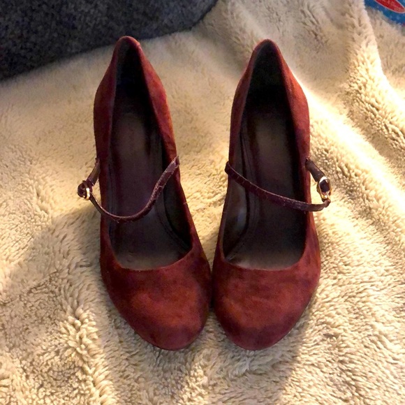 Banana Republic size 7 Maroon Heels - Picture 1 of 8